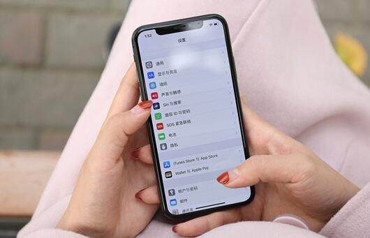 西安苹果换屏维修点_iOS 15加入相册扫描功能引发不满 苹果认输：已删除该内容