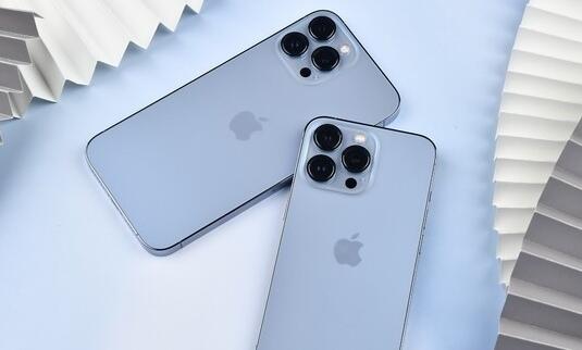 广州iPhone专修点_2K就能组装iPhone13？外版黑解卡贴机究竟水多深