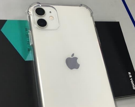 深圳富士康园区暂停iPhone生产，称备用厂区已部署生产。
